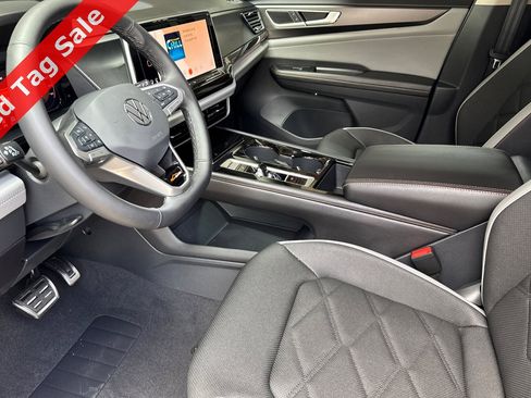 New 2025 Volkswagen Atlas Peak Edition SE image 8