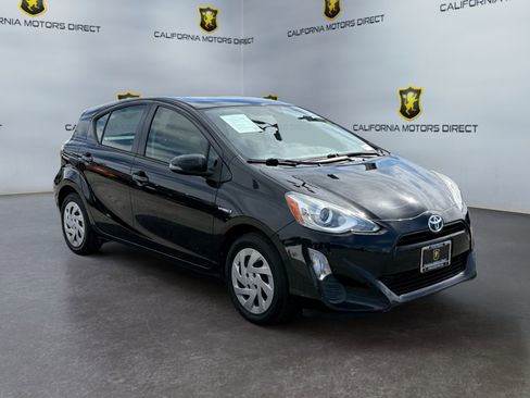Used 2016 Toyota Prius C Two image 7