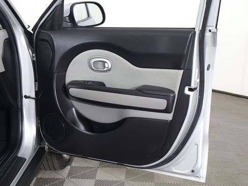 Used 2017 Kia Soul + FWD image 20
