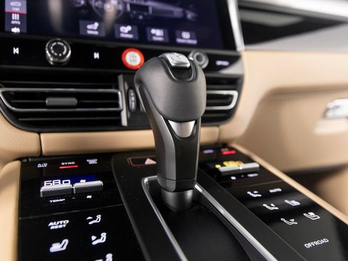 Certified 2026 Porsche Macan AWD/4WD image 25