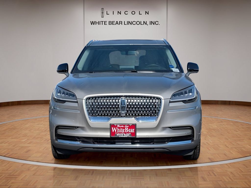 Used 2023 Lincoln Aviator Reserve w/ Equipment Group 201A RWD image 2