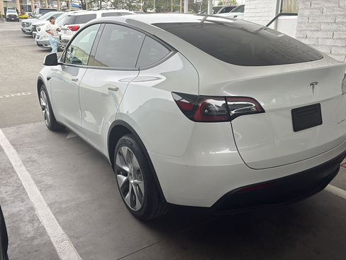 Used 2023 Tesla Model Y Long Range AWD/4WD image 6