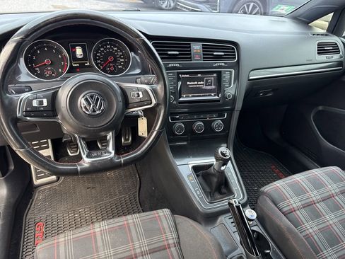 Used 2015 Volkswagen GTI SE FWD image 21