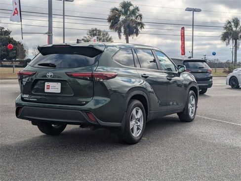 Certified 2024 Toyota Highlander LE image 3