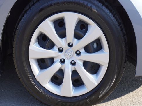 Used 2026 Toyota Corolla LE FWD image 5