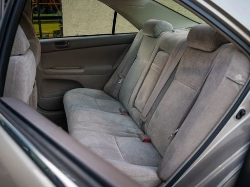 Used 2004 Toyota Camry LE FWD image 15