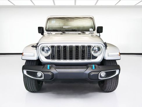 Used 2024 Jeep Wrangler Unlimited Sahara w/ Technology Group AWD/4WD image 2