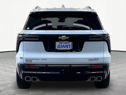 Used 2025 Chevrolet Traverse High Country w/ LPO, Floor Liner Package AWD/4WD image 6