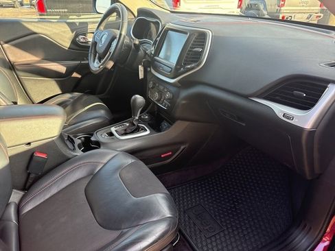 Used 2016 Jeep Cherokee Trailhawk image 19