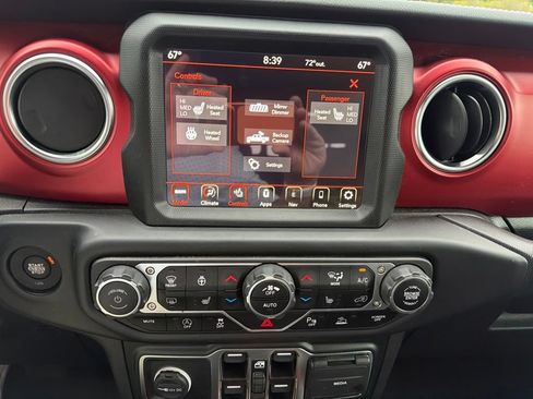 Used 2023 Jeep Gladiator Rubicon w/ LED Lighting Group AWD/4WD image 2