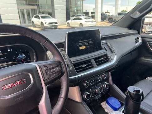 Used 2022 GMC Yukon XL SLT w/ SLT Premium Package RWD image 11