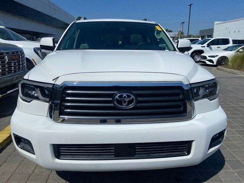 Used 2018 Toyota Sequoia SR5 image 3