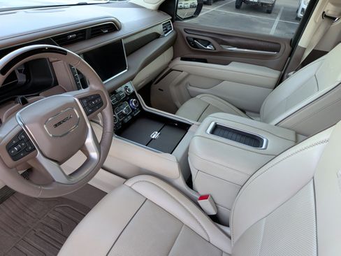 Used 2023 GMC Yukon XL Denali w/ Denali Reserve Package image 23