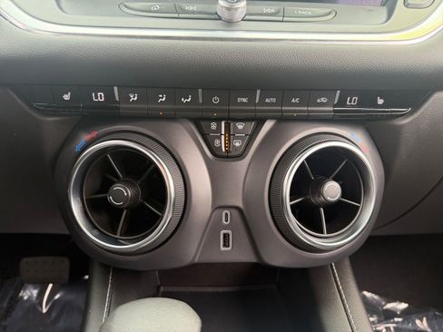 Used 2025 Chevrolet Blazer LT AWD/4WD image 18