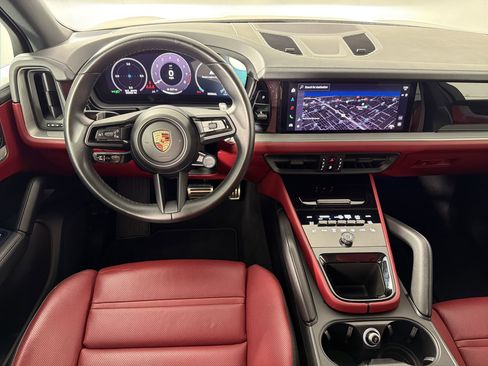 Certified 2024 Porsche Cayenne S AWD/4WD image 27
