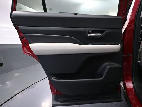 Used 2024 Toyota Grand Highlander Platinum image 39