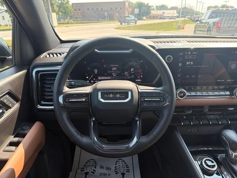 Used 2024 GMC Canyon AT4 w/ AT4 Premium Package AWD/4WD image 14
