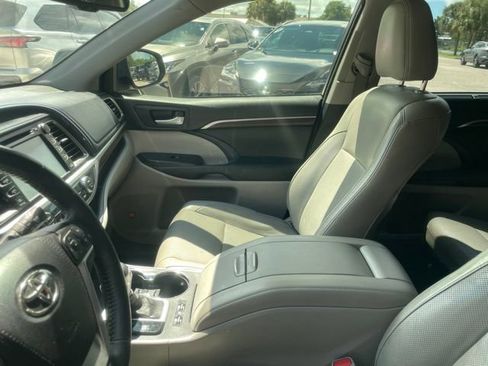 Used 2015 Toyota Highlander Limited Platinum FWD image 8