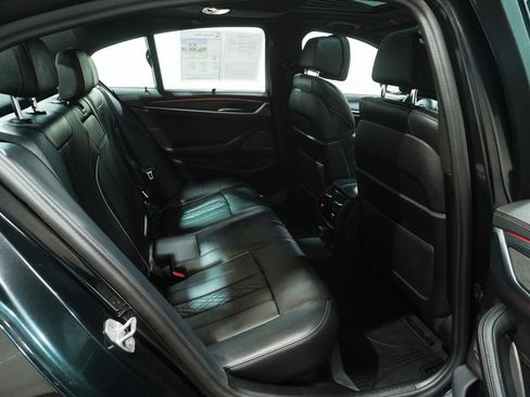 Used 2023 BMW M550i xDrive w/ Executive Package AWD/4WD image 15