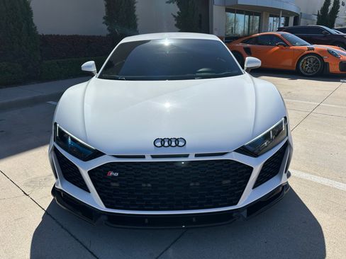 Used 2021 Audi R8 V10 w/ Premium Package image 2
