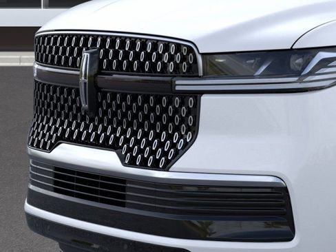 New 2025 Lincoln Navigator L Reserve AWD/4WD image 17