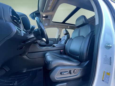 Used 2023 Honda Pilot Touring image 13