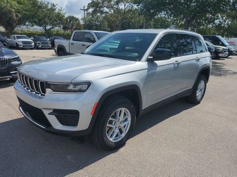 New 2026 Jeep Grand Cherokee Laredo RWD image 9