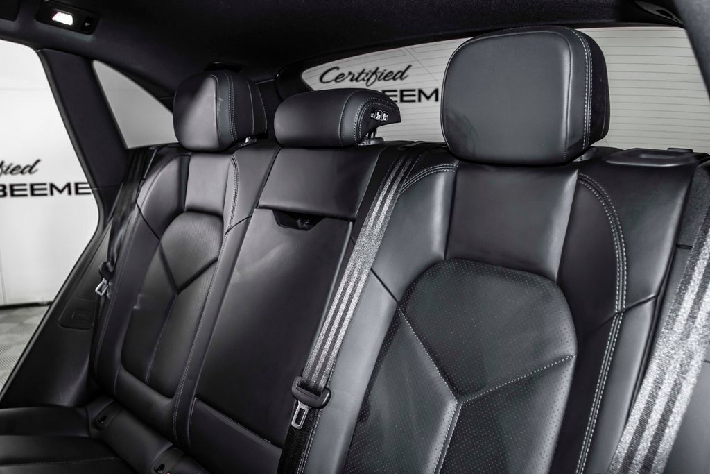 Used 2020 Porsche Macan AWD/4WD image 14