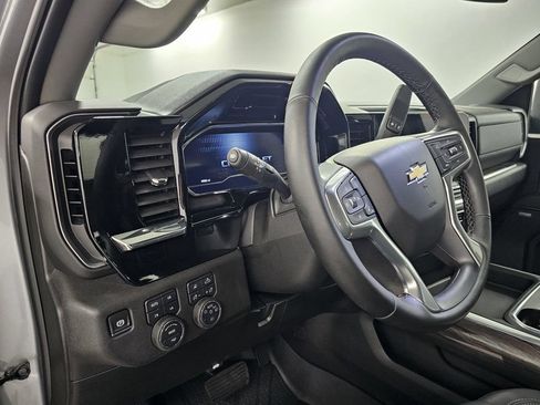 Used 2025 Chevrolet Silverado 3500 LTZ w/ LTZ Convenience Package AWD/4WD image 14