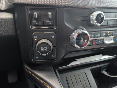 Used 2024 Ford F250 Platinum AWD/4WD image 23