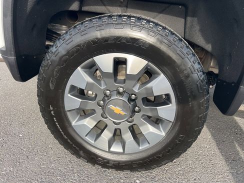 Used 2024 Chevrolet Silverado 2500 Custom w/ Custom Value Package image 13