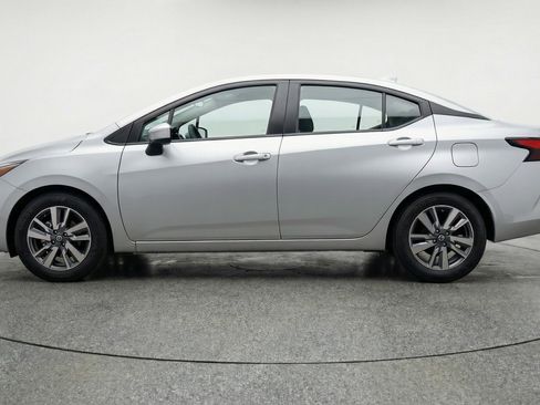Used 2025 Nissan Versa SV FWD image 4