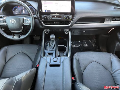Certified 2024 Toyota Grand Highlander FWD image 18