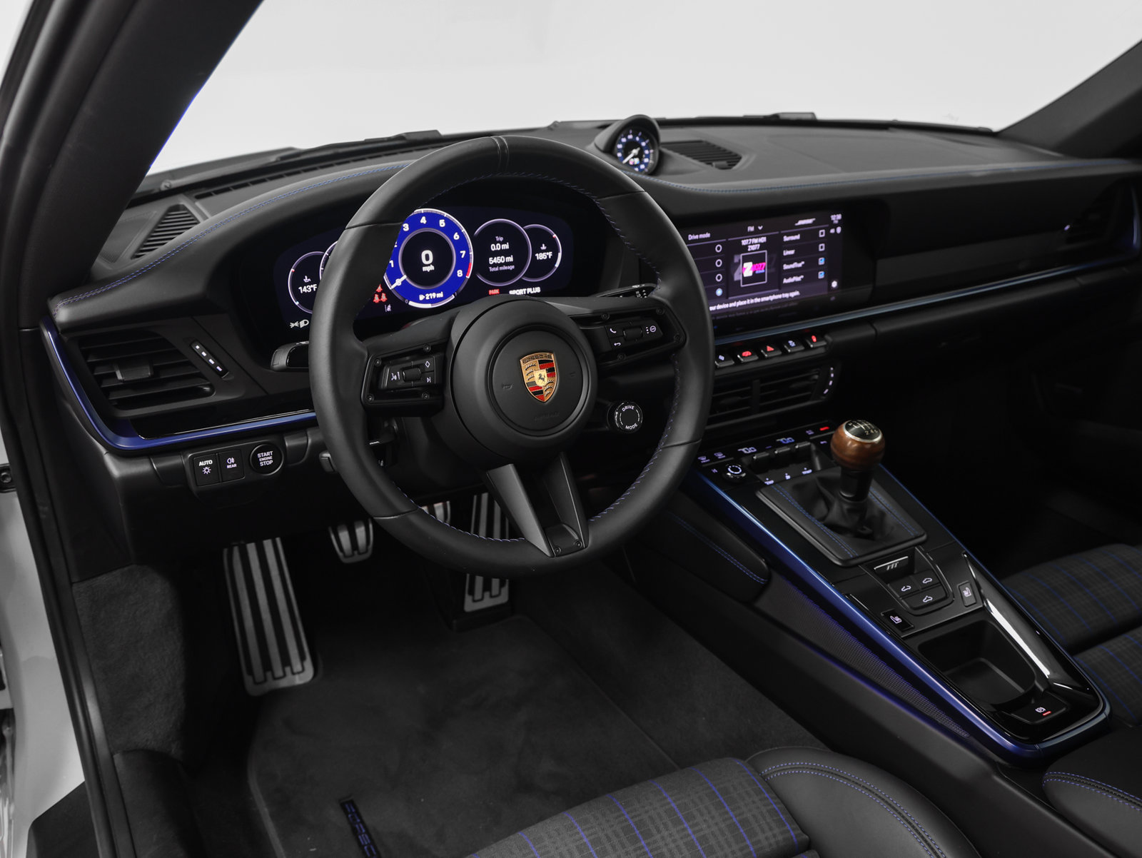 Certified 2025 Porsche 911 Carrera T RWD image 33