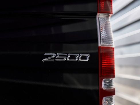 Used 2018 Mercedes-Benz Sprinter 2500 image 11