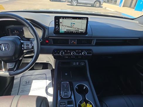 Certified 2025 Honda Pilot Black Edition image 14