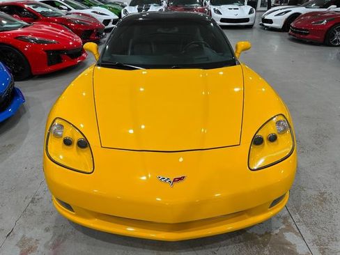 Used 2005 Chevrolet Corvette Coupe w/ Preferred Equipment Group RWD image 17