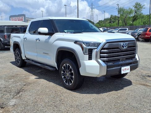 Used 2024 Toyota Tundra Limited AWD/4WD image 8