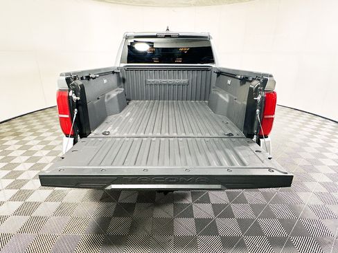 Used 2024 Toyota Tacoma TRD Sport AWD/4WD image 31