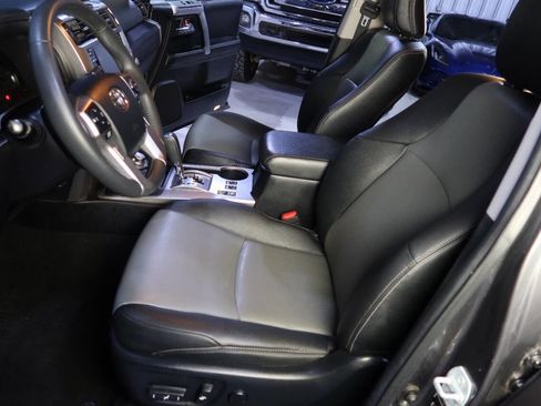 Used 2020 Toyota 4Runner SR5 Premium image 19