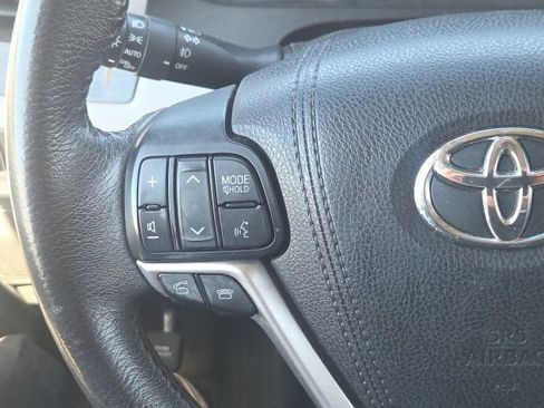 Used 2017 Toyota Sienna XLE w/ XLE Navigation Package FWD image 41