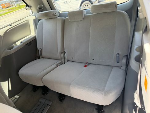 Used 2013 Toyota Sienna LE FWD image 18