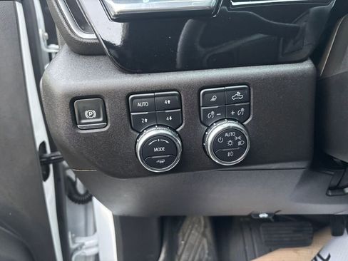 Certified 2025 GMC Sierra 3500 SLT w/ X31 Off-Road Package image 19