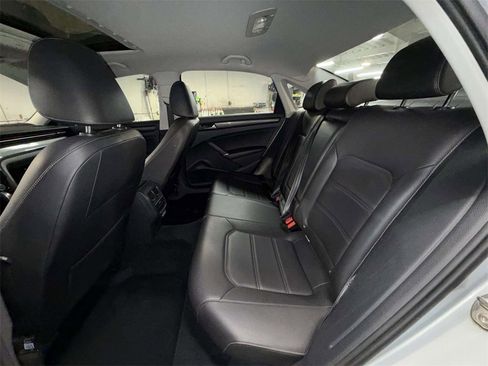 Used 2020 Volkswagen Passat 2.0T R-Line image 18