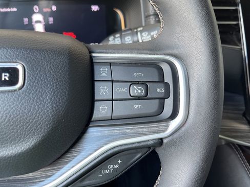 Used 2024 Jeep Wagoneer L Series II w/ Flexible Seating Group AWD/4WD image 30