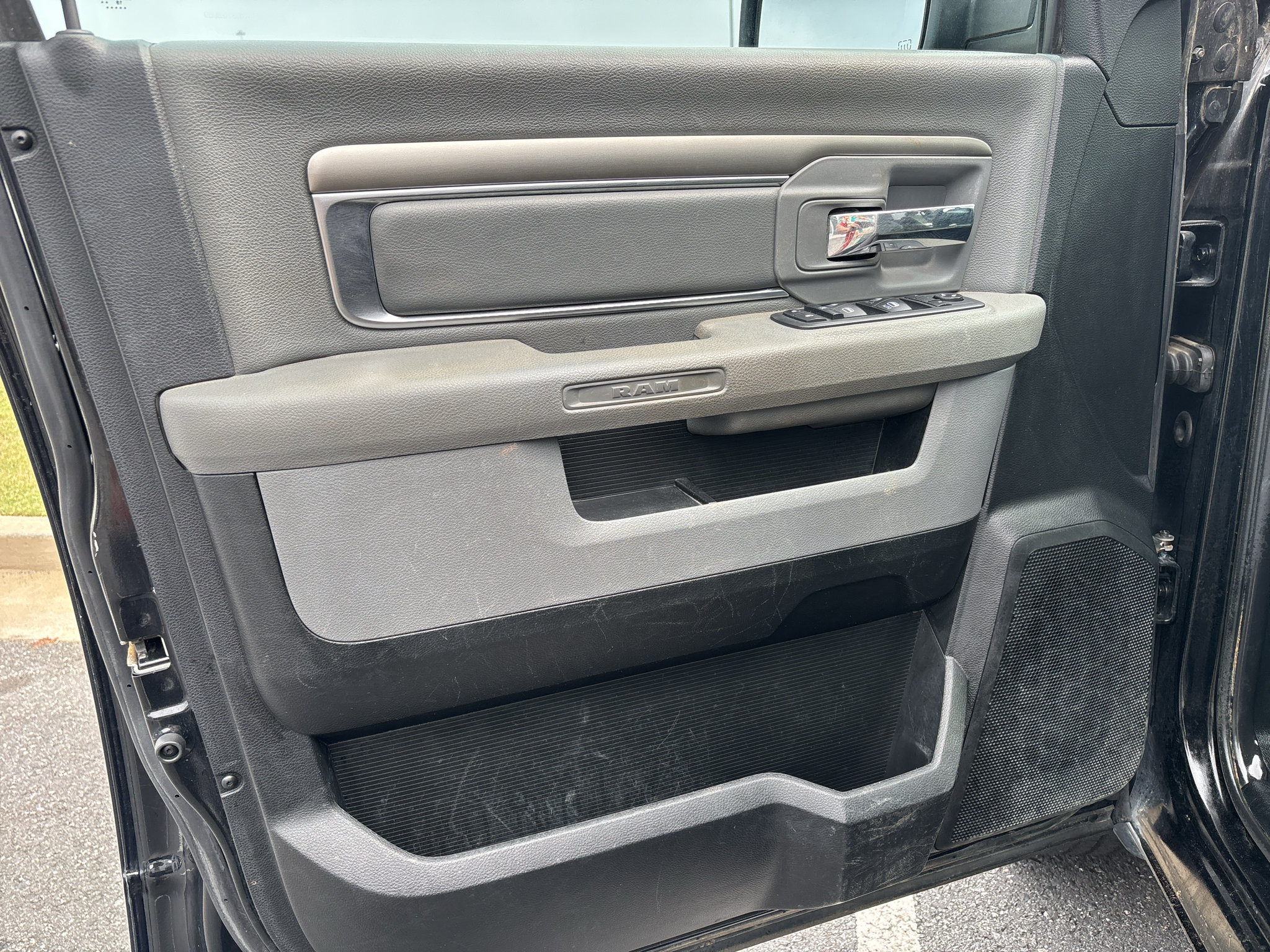 Used 2020 RAM 1500 Classic SLT RWD image 15
