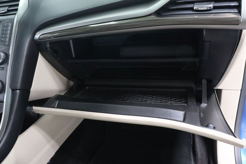 Used 2017 Ford Fusion SE FWD image 31