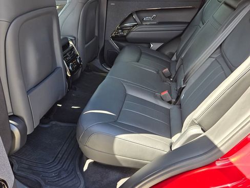 Used 2024 Land Rover Range Rover Sport SE image 11