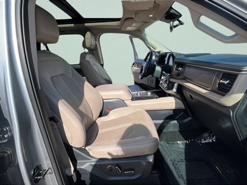 Used 2024 Ford Expedition Limited AWD/4WD image 28