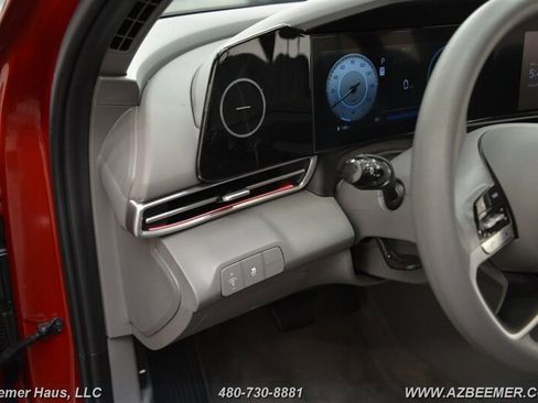 Used 2024 Hyundai Elantra SEL FWD image 27
